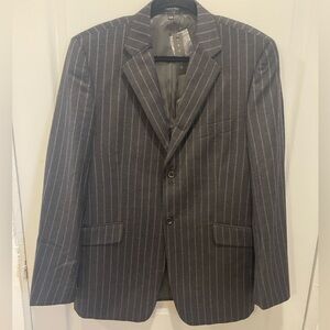 Theory men’s black chalk stripe pinstripe blazer. NWT $895
Size 42 R